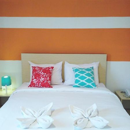 Leos Hotel Tomohon Eksteriør billede