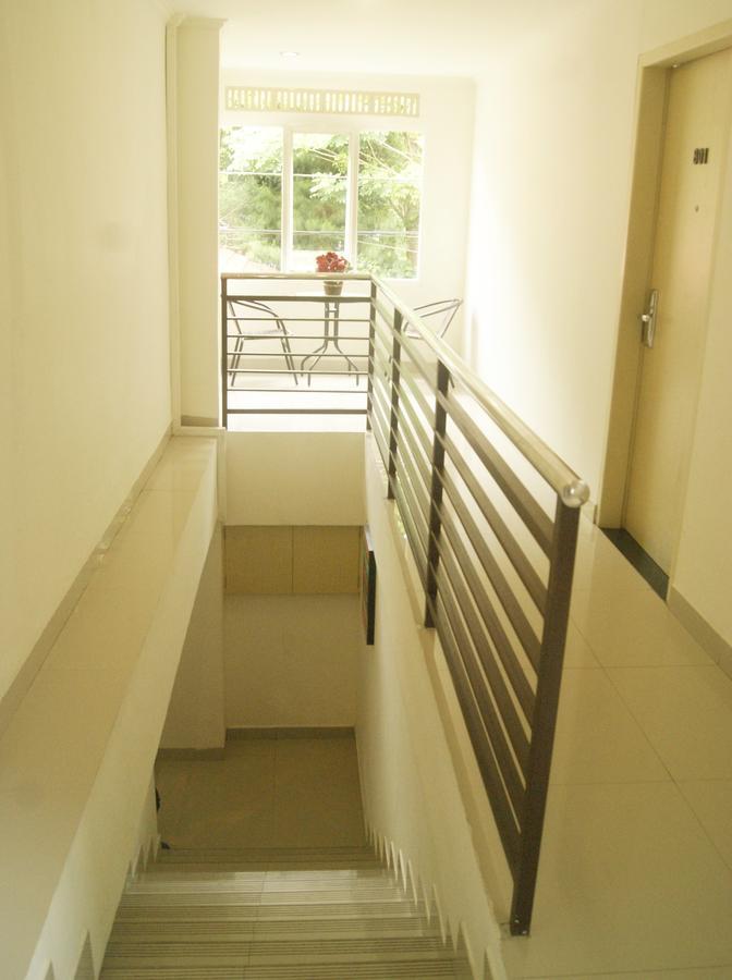 Leos Hotel Tomohon Eksteriør billede