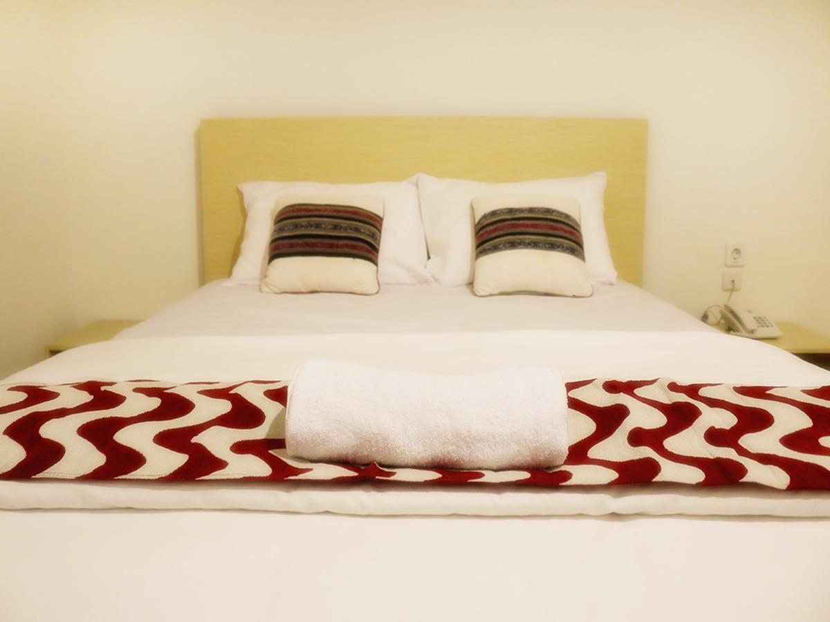 Leos Hotel Tomohon Eksteriør billede