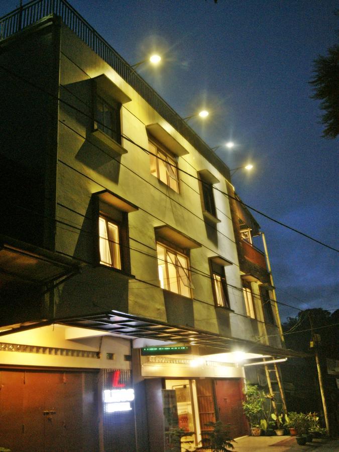 Leos Hotel Tomohon Eksteriør billede