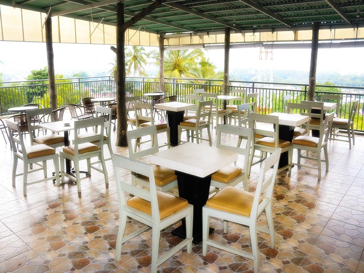 Leos Hotel Tomohon Eksteriør billede