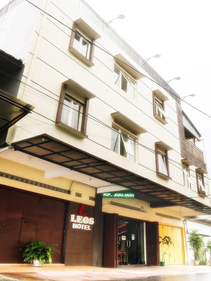 Leos Hotel Tomohon Eksteriør billede