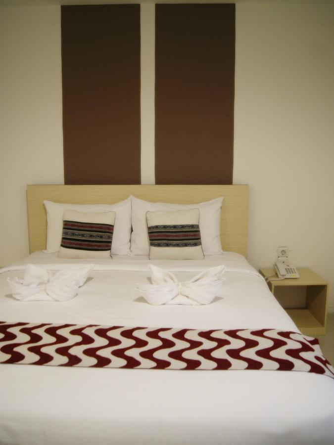 Leos Hotel Tomohon Eksteriør billede
