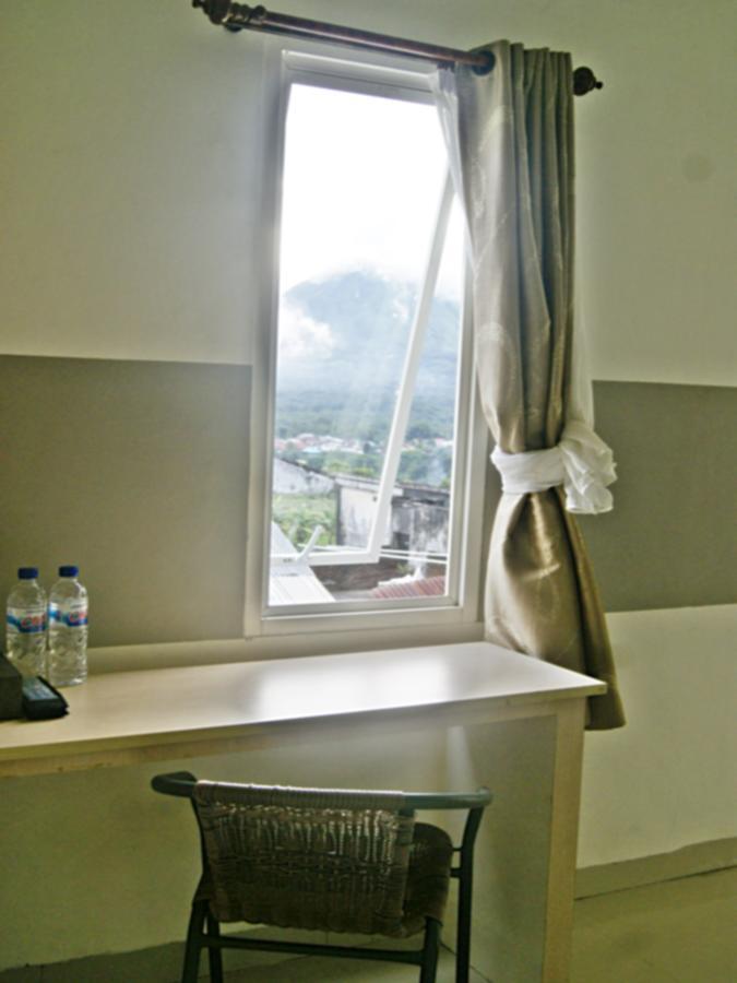 Leos Hotel Tomohon Eksteriør billede