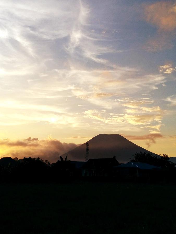 Leos Hotel Tomohon Eksteriør billede