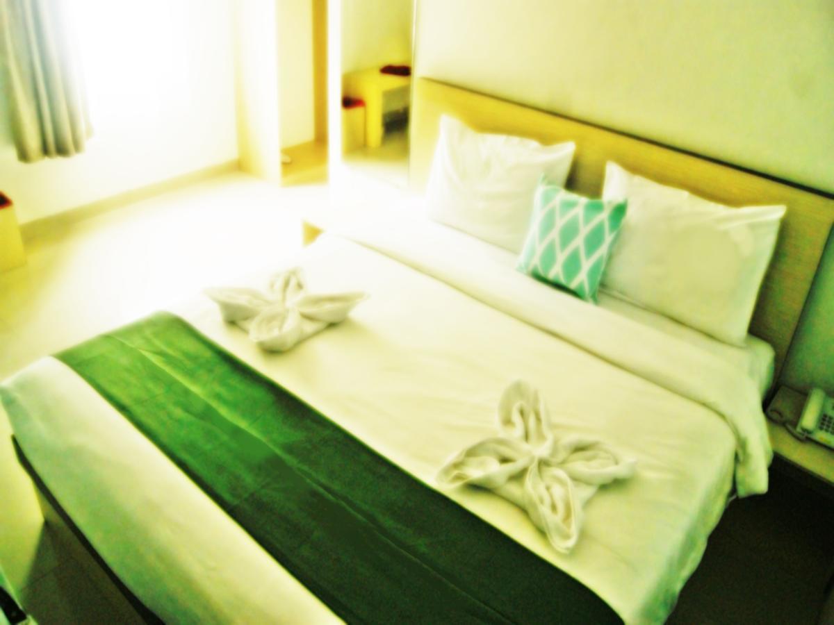 Leos Hotel Tomohon Eksteriør billede